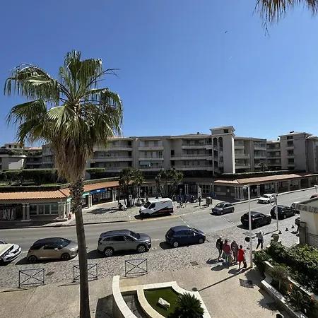 Climatise En Centre-ville De - Fr-1-100-356 Cavalaire-sur-Mer